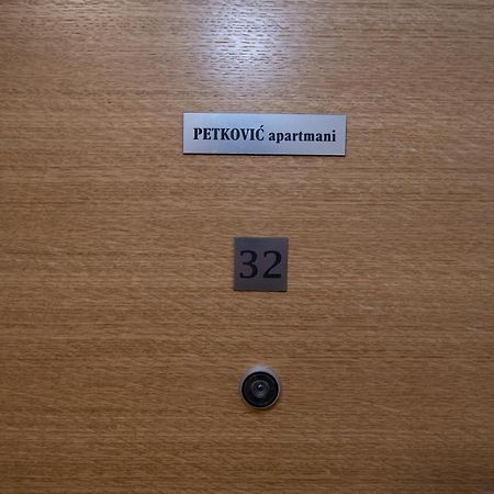 Petkovic Apartmani Studio32 Jagodina Esterno foto