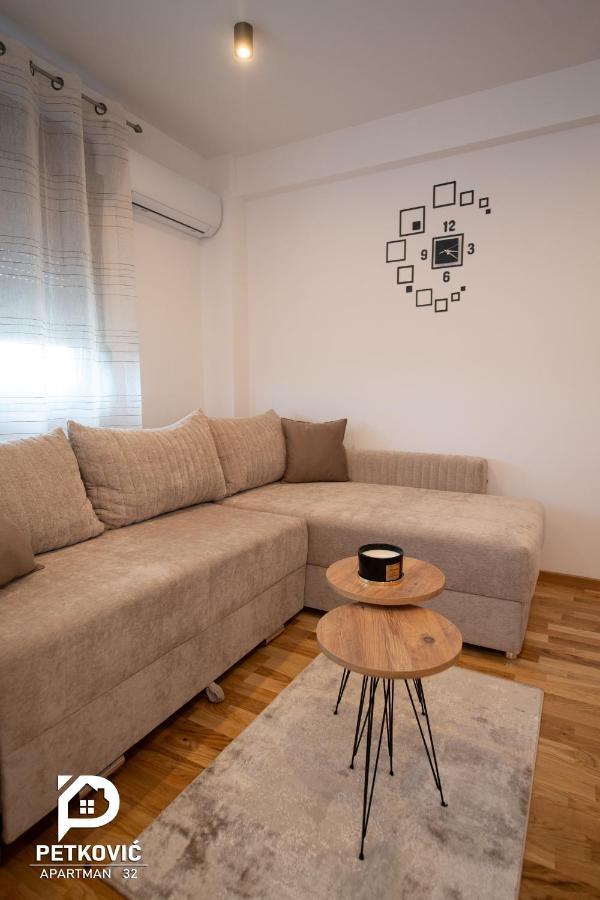 Petkovic Apartmani Studio32 Jagodina Esterno foto