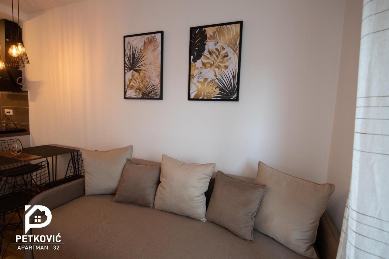 Petkovic Apartmani Studio32 Jagodina Esterno foto