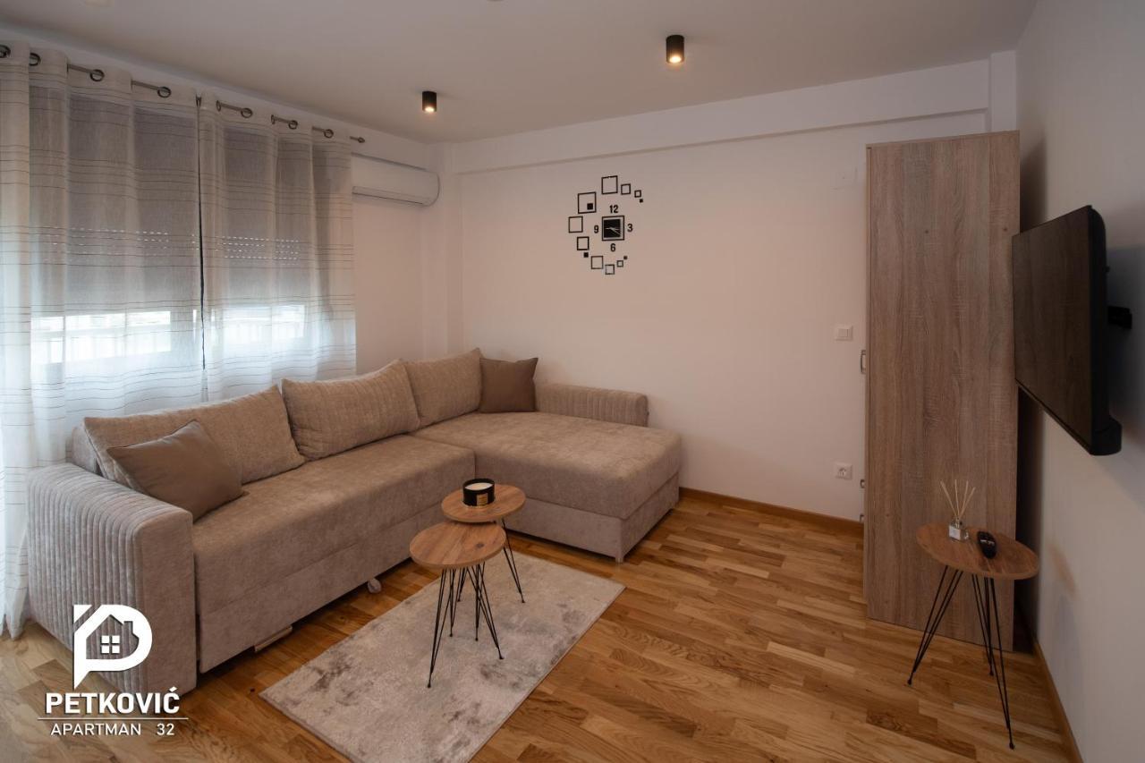 Petkovic Apartmani Studio32 Jagodina Esterno foto